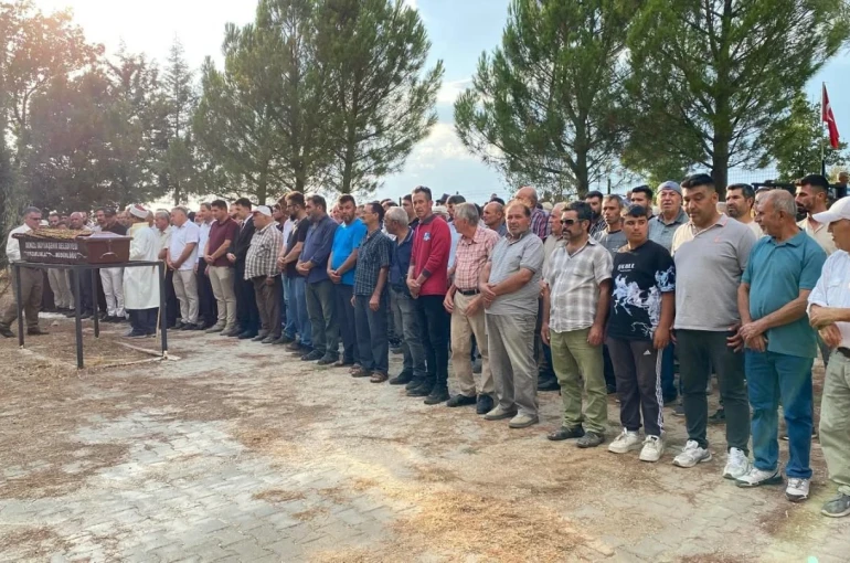 Göçükten sağ olarak kurtarıldıktan sonra hayatını kaybeden madenci son yolculuğuna uğurlandı 