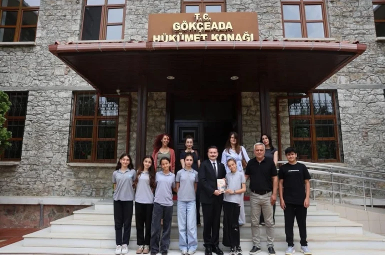 Gökçeada’da Minik Kalemlerden Büyük Başarı: 34 Öğrencinin Eserleri Kitaplaştı 