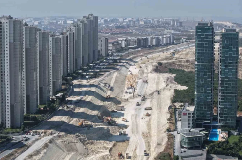 Gökdelenler arasında yüzlerce iş makinesi İstanbul’a nefes aldıracak yol için çalışıyor