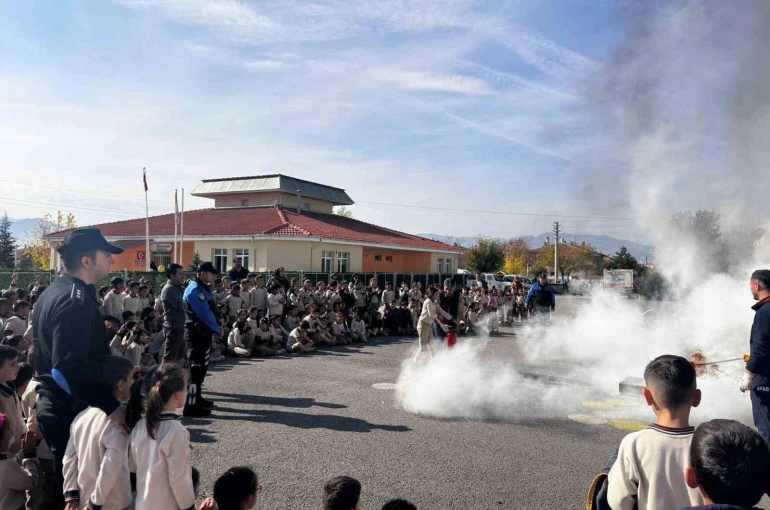 Göktürk İlkokulunda deprem ve afet bilinci eğitimi 