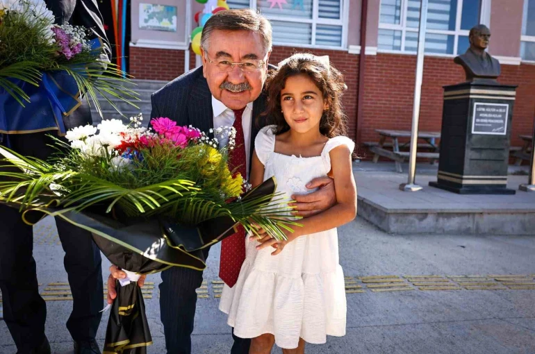 Gölbaşı Belediyesi’nden öğrencilere ‘Renkli Bir Yıla Merhaba’ etkinliği