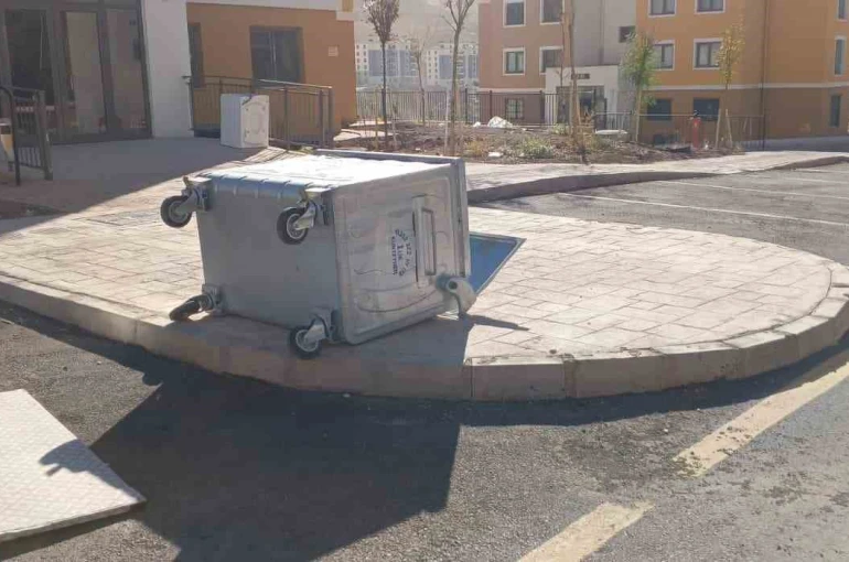 Gölbaşı’nda şiddetli rüzgar hayatı olumsuz etkiledi 