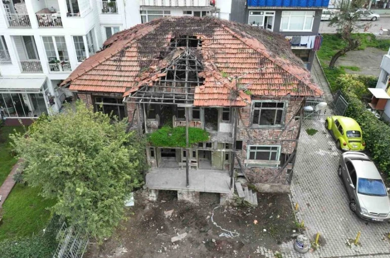 Gölcük’te atıl durumdaki tarihi yapı kütüphane oluyor 