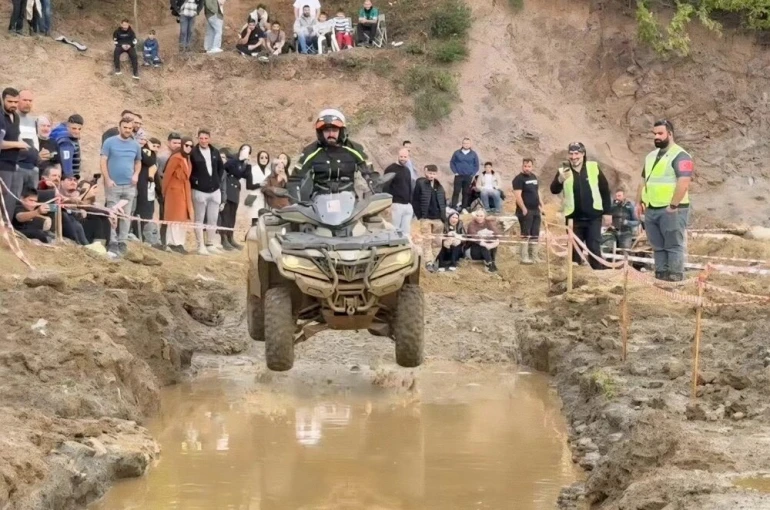Gölcük’te ATV tutkunları zorlu parkurda mücadele etti 