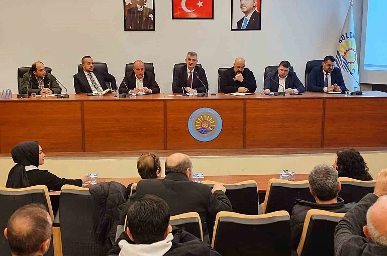 Gölcük’te muhtarlar ve altyapı kurumlarının yetkilileri yatırım toplantısında buluştu 