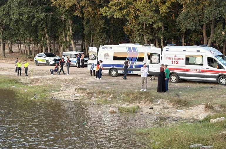 Gölde kaybolan şahsı arama çalışmaları sürüyor