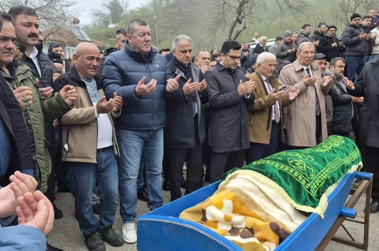 Gölette boğulan çocuk gözyaşlarıyla son yolculuğuna uğurlandı 