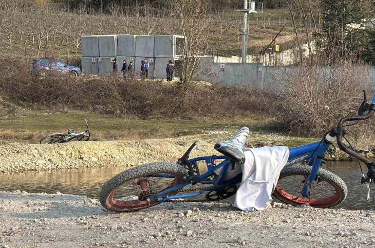 Gölette boğulma tehlikesi geçiren 13 yaşındaki çocuk hastanede hayatını kaybetti 