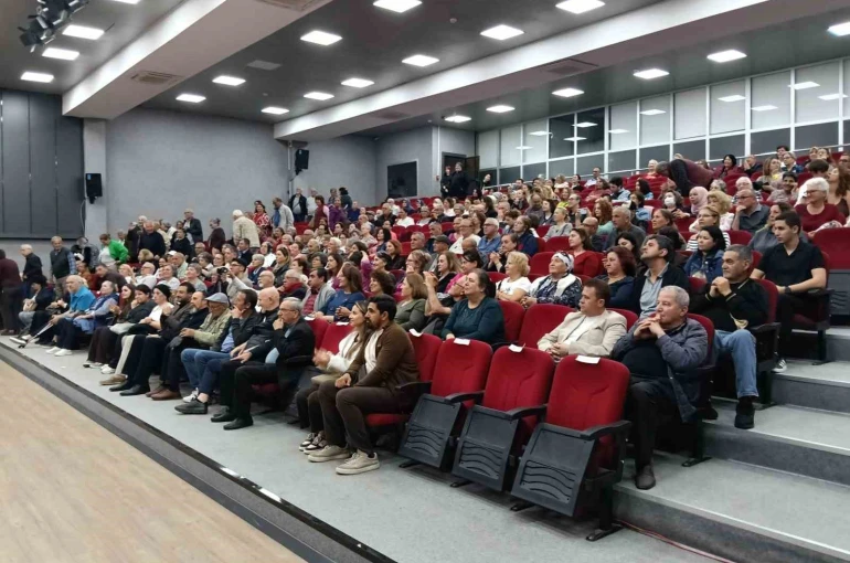 Gömeç’ de bahara merhaba konseri yoğun ilgi gördü 