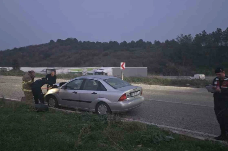 Gönen-Bandırma kara yolunda iki araç çarpıştı: 3 yaralı 