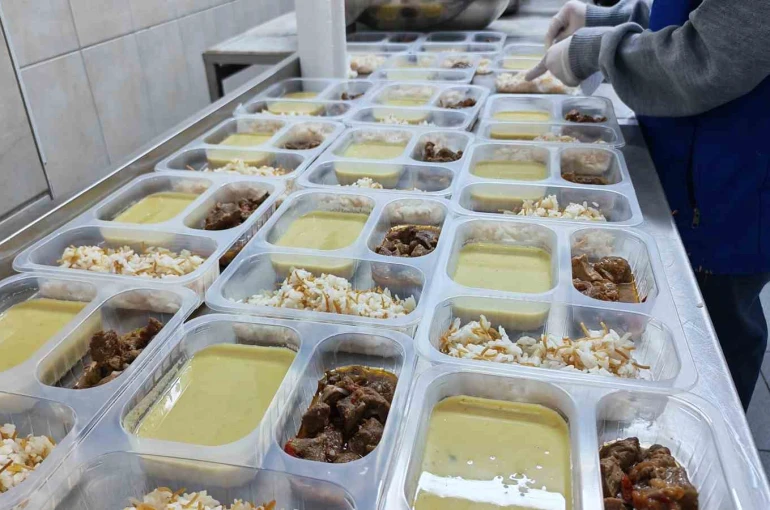 Gönüllü gençlerle iftar seferberliği 