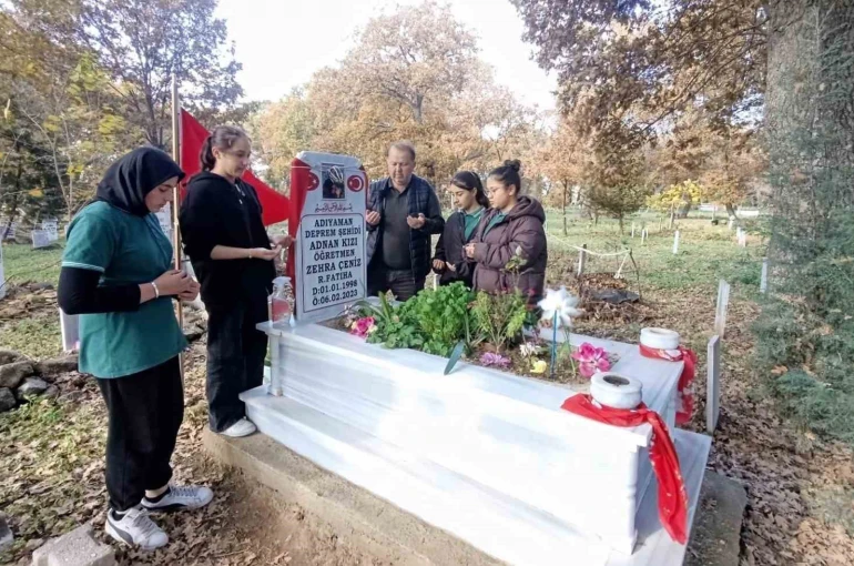 Gördesli öğrenciler şehit öğretmenleri unutmadı 