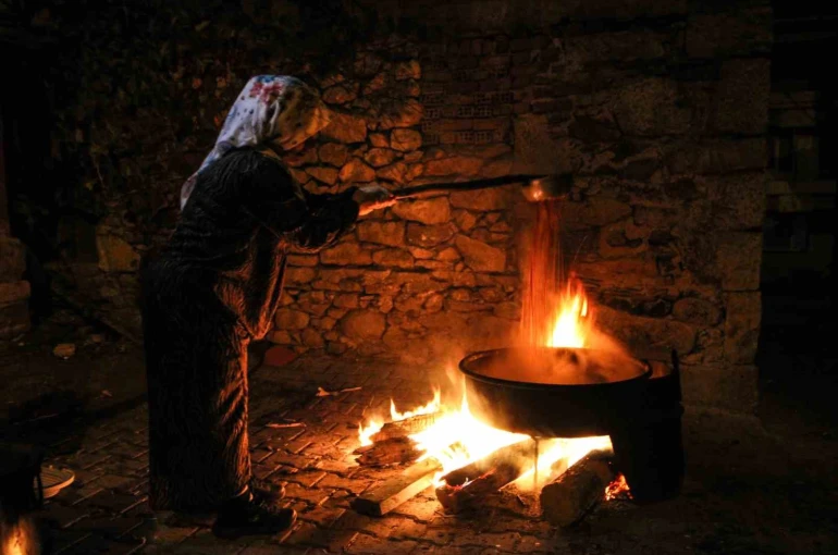 Gördes’te pekmez mesaisi başladı 