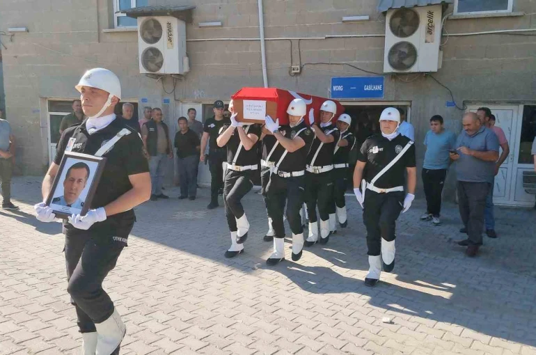 Görev başında hayatını kaybeden polis memuru son yolculuğuna uğurlandı 