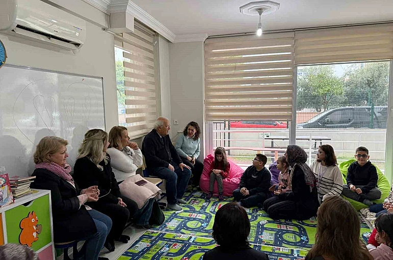 Görme engelliler için 3 yılda 200 kitap seslendirildi 