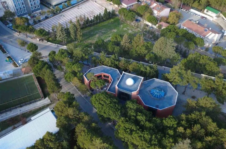 Görmeyi çok istediği eseri onun adıyla açıldı 