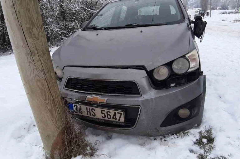 Göynük’te çalışan sağlık personelini taşıyan araç Mudurnu’da kaza yaptı 