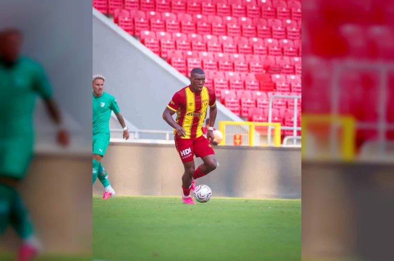 Göztepe’de Sinclair Armstrong, taraftardan tam not aldı