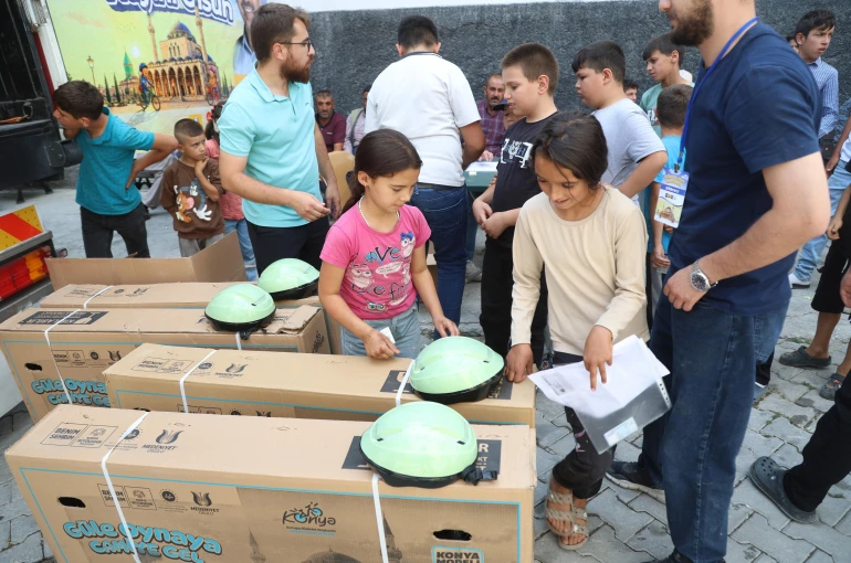 “Güle Oynaya Camiye Gel” projesinde hak kazanan 13 bin çocuğa bisiklet dağıtımı başladı