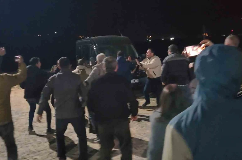 Gülistan Doku soruşturmasında Tunceli Adliyesi önünde arbede 