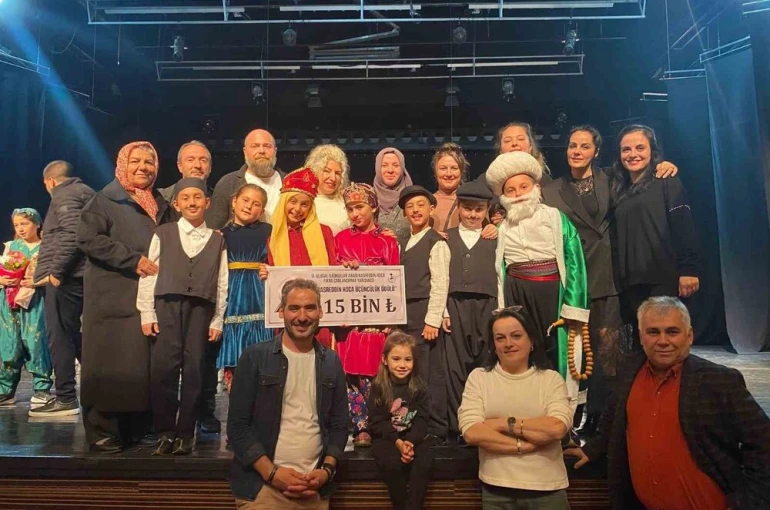 Gülkent İlkokulu tiyatro ekibi Türkiye üçüncüsü oldu 