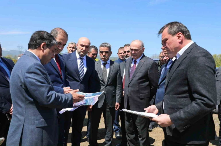 Gümrük Müdürlüğü proje sahası bakanlık heyetiyle incelendi 