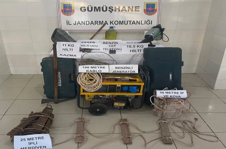 Gümüşhane’de izinsiz kazı yapan 3 kişi yakalandı