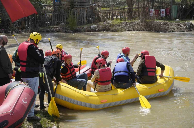 Gümüşhane’de Kelkit Çayı’nda rafting heyecanı 