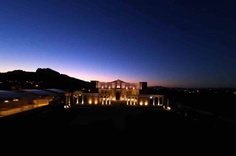 (Güncellendi) Paranın ilk basıldığı Sardes Antik Kenti artık gece de parlıyor 