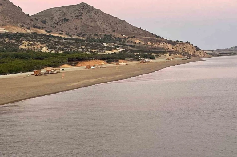 Güneşin en son battığı yere 10 bin kişilik plaj yapıldı