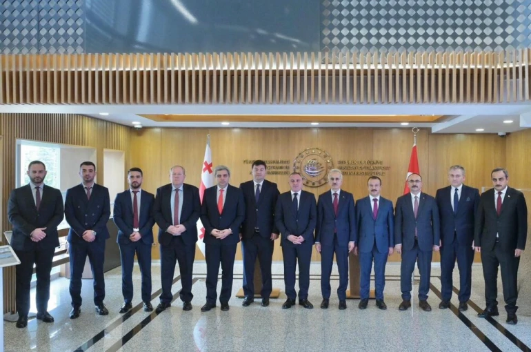 Gürcistan Altyapı Bakanı Sokhadze’den, Bakan Uraloğlu’na başsağlığı 