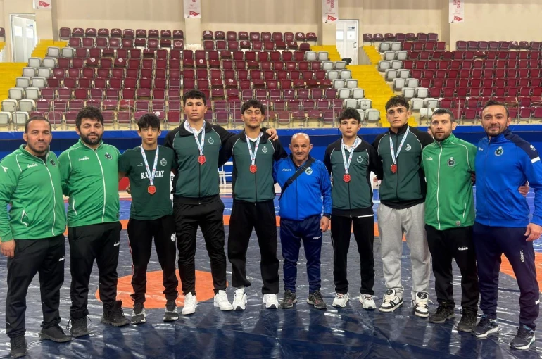 Güreş takımı U17 Türkiye şampiyonası yolunda