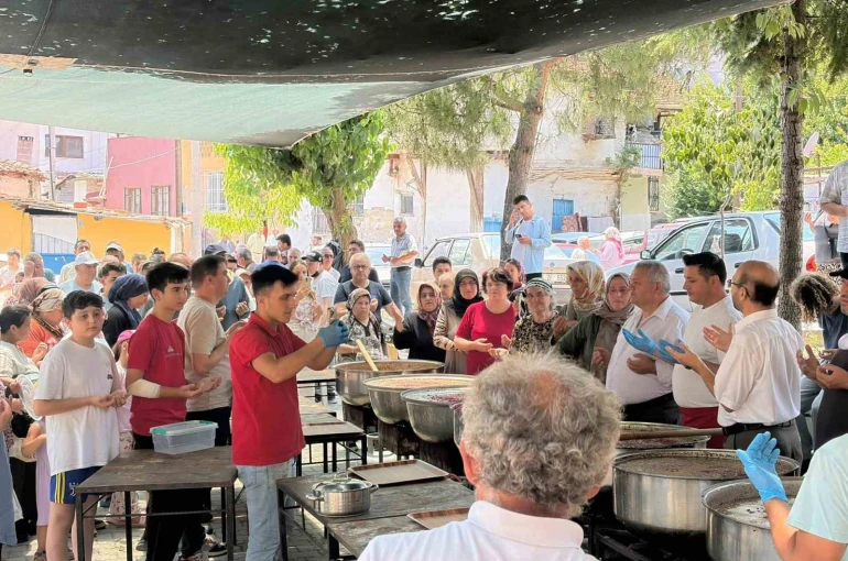 Güroluk Mahallesi’nde 34 yıllık aşure geleneği yaşatılıyor 