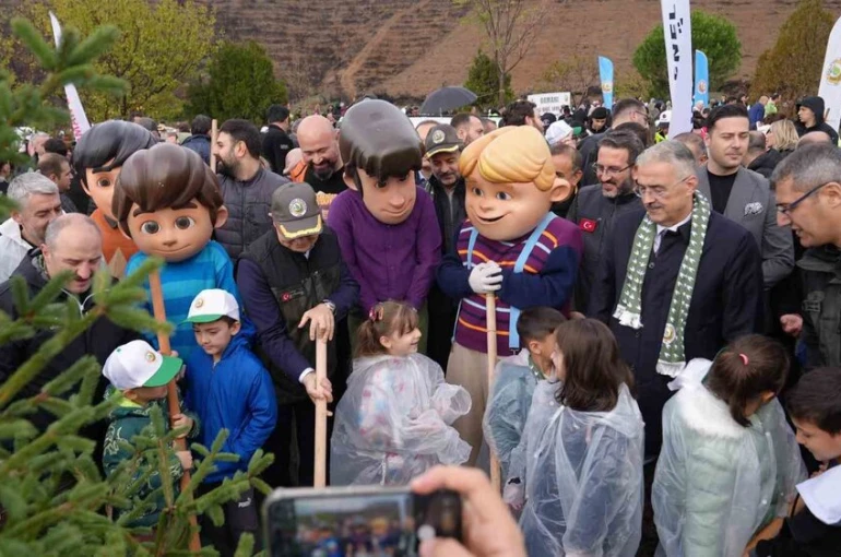 Gürsu tek yürek oldu, binlerce fidanla doldu