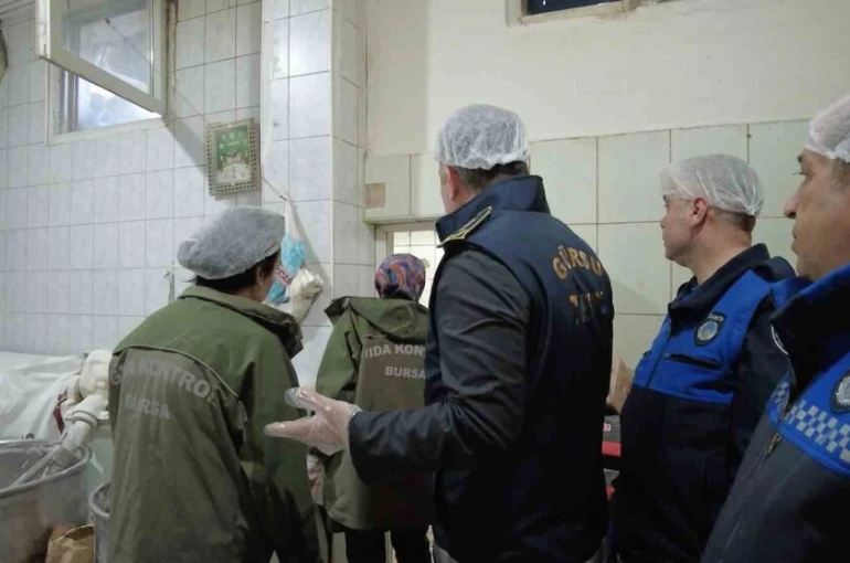 Gürsu zabıta ekipleri, gıda denetimleriyle göz açtırmıyor 