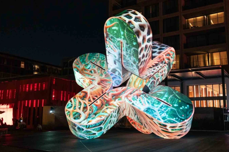 Güvenç Özel’in ‘Neuroflux’ı Contemporary Istanbul’da sergileniyor