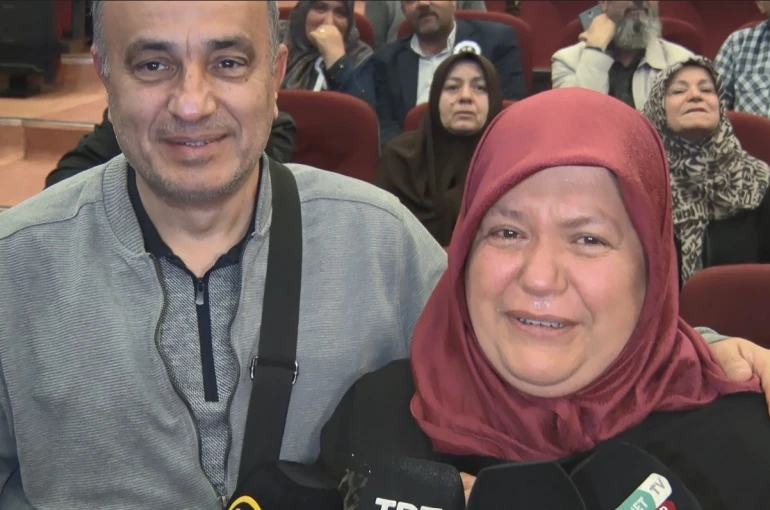 Hac kurasında ismi çıkan hacı adayları sevinçten gözyaşlarına boğuldu 