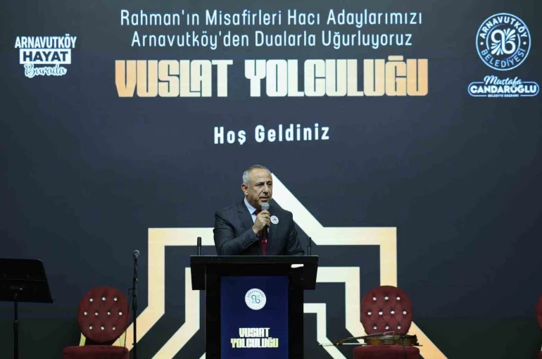 Hacı adayları, Arnavutköy’den dualarla uğurlandı 