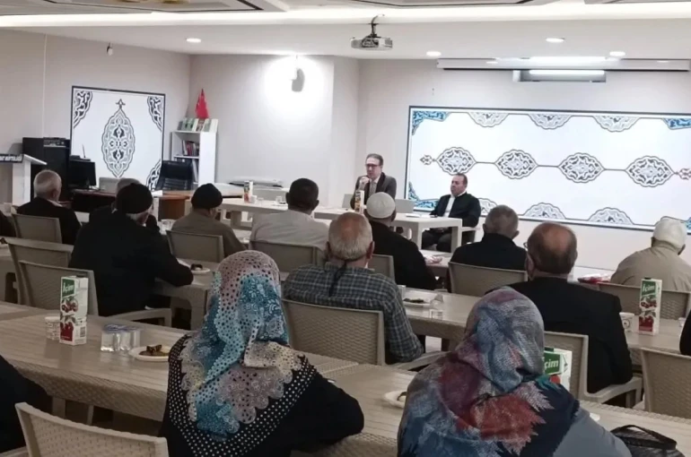 Hacı adaylarına kutsal yolculuk öncesi bilgilendirme 