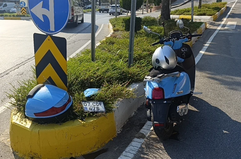 Hafif ticari araçla çarpışan motosikletli yaralandı