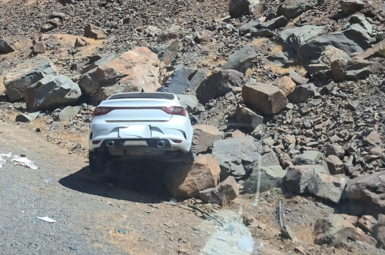 Hakkari-Çukurca kara yolunda kaza: 3 yaralı