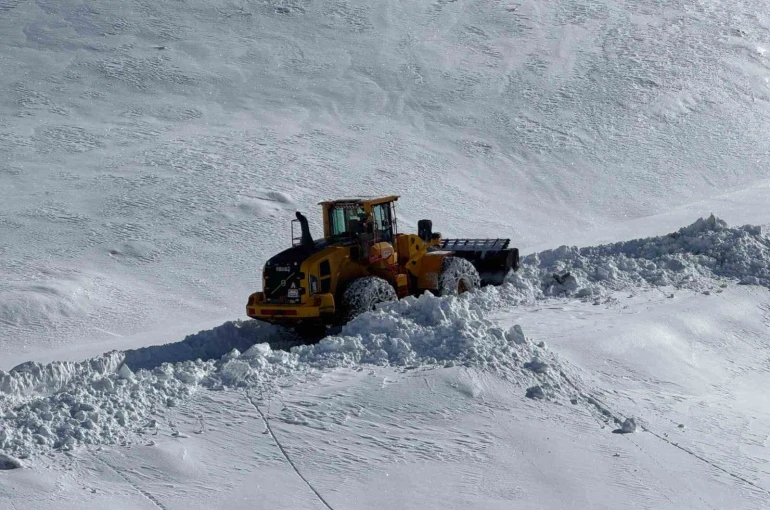 Hakkari’de 172 yerleşim yolu ulaşıma kapandı
