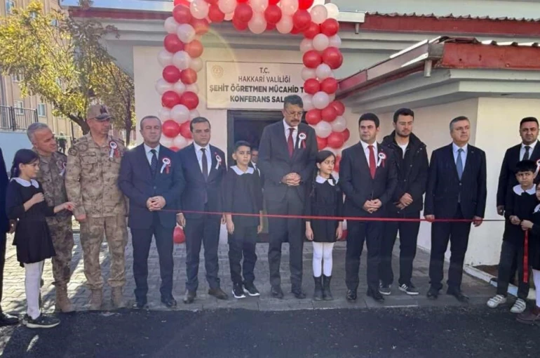 Hakkari’de 300 kişilik modern konferans salonu hizmete açıldı