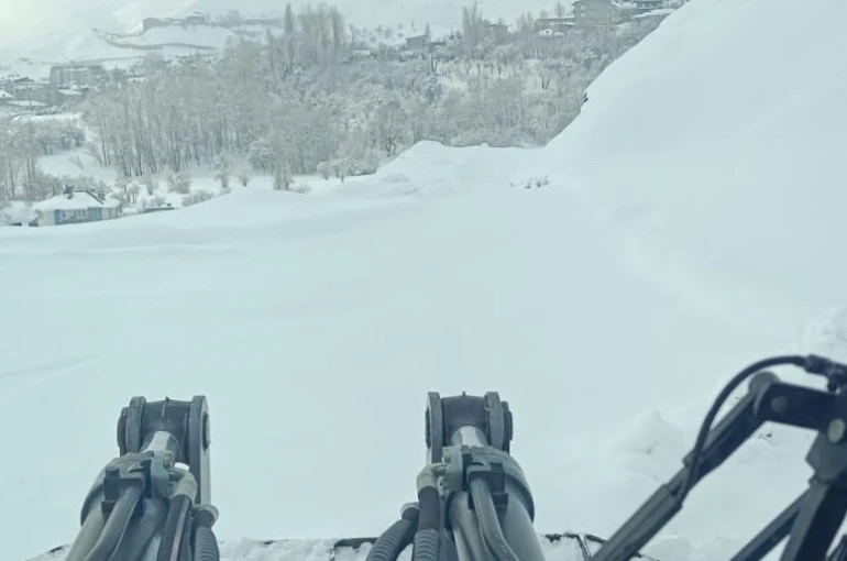 Hakkari’de 36 yerleşim yerinin yolu ulaşıma kapandı 