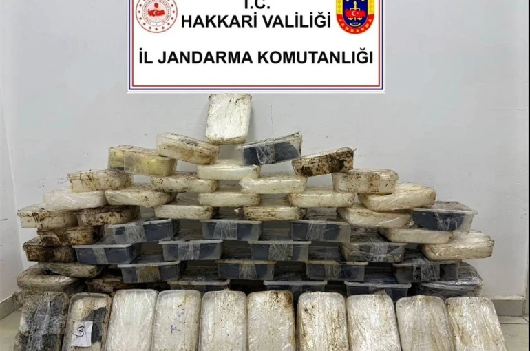 Hakkari’de 81 kilo 133 gram metamfetamin ele geçirildi 
