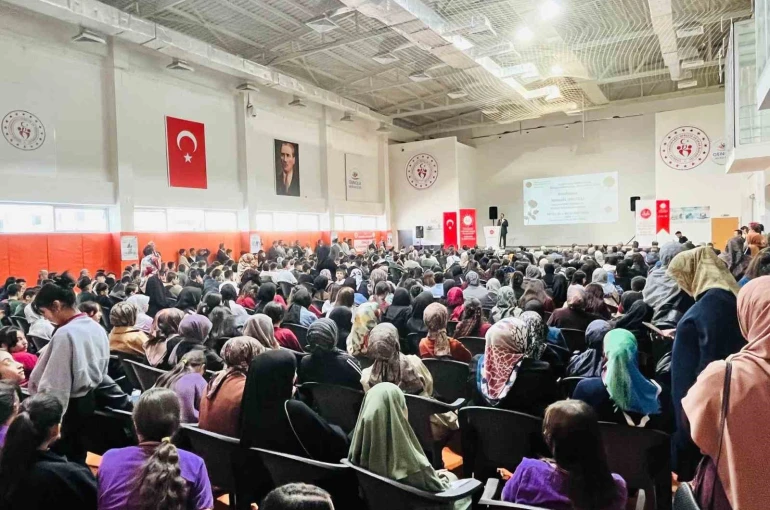 Hakkari’de "Hazreti Peygamber ve Aile Konferansı" düzenlendi 