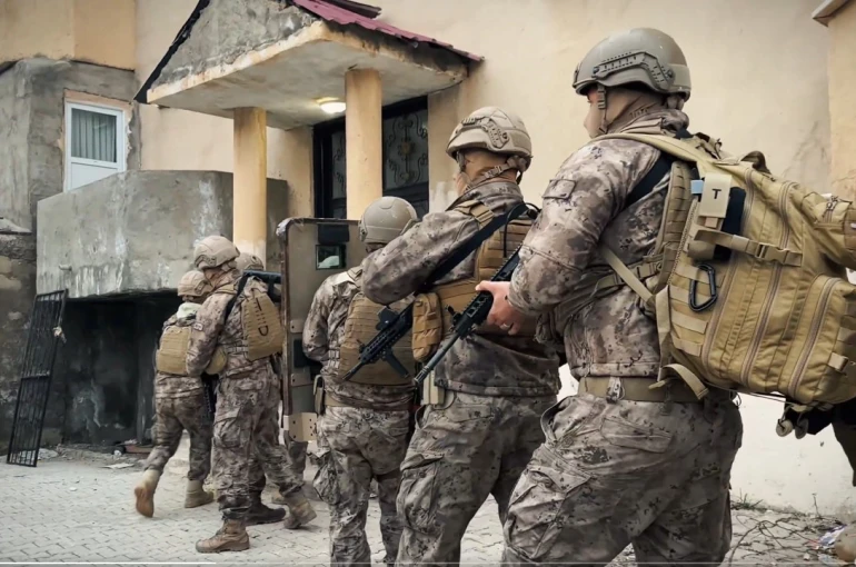 Hakkari’de kaçakçılık şebekesi çökertildi 