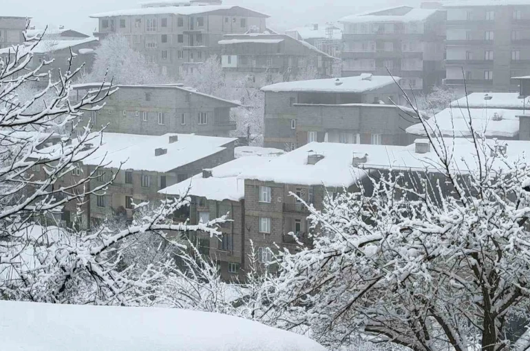 Hakkari’de karla karışık yağmur yağışı 