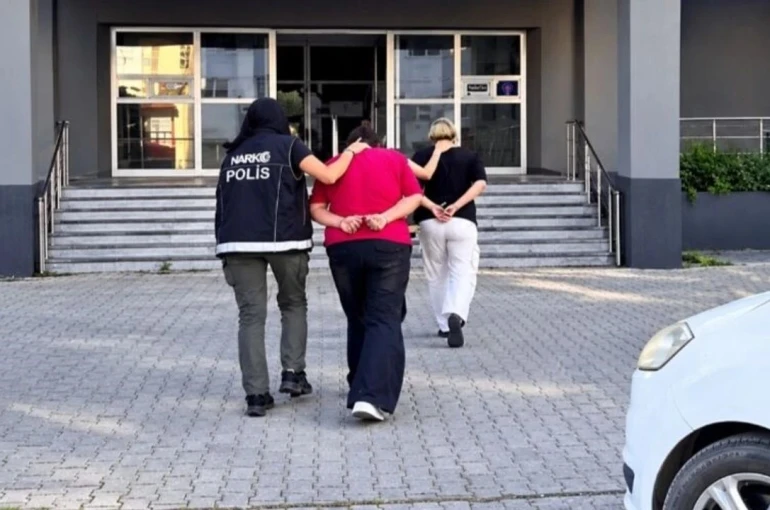 Hakkari’de mide ve bağırsaklarında uyuşturucu taşıyan 3 İranlı tutuklandı