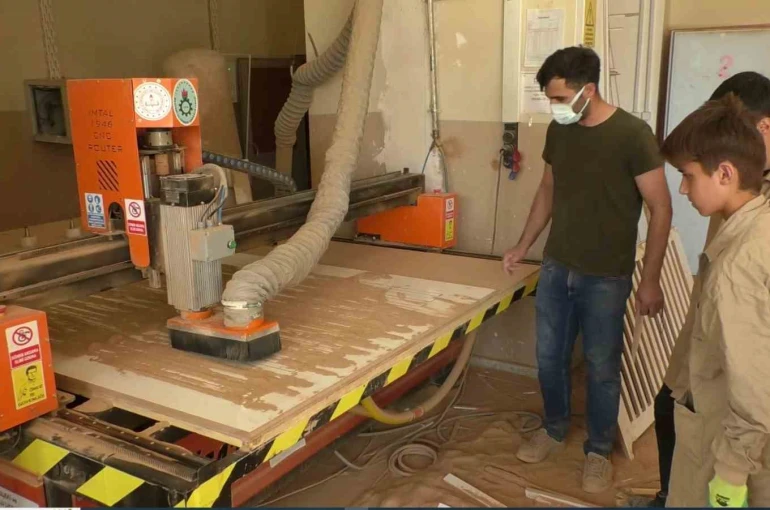 Hakkâri’de öğrenciler tatilde de üretim yapıyor